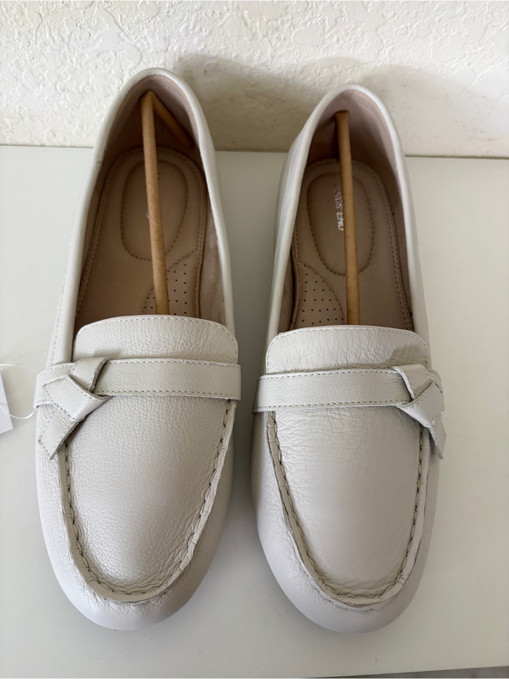New Woman’s Lands End Leather Slip On Loafers In Light Stone  SZ 9 Wide